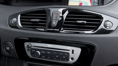 De Renault (Grand) Scnic is sinds jaar en dag marktleider in het MPV-segment. Ook in Nederland. Dat willen de Fransen graag zo houden en dus zijn beide modellen voor 2012 opgefrist. Het belangrijkste