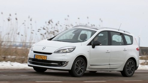 De Renault (Grand) Scnic is sinds jaar en dag marktleider in het MPV-segment. Ook in Nederland. Dat willen de Fransen graag zo houden en dus zijn beide modellen voor 2012 opgefrist. Het belangrijkste