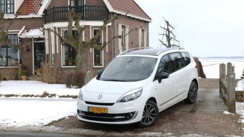 De Renault (Grand) Scnic is sinds jaar en dag marktleider in het MPV-segment. Ook in Nederland. Dat willen de Fransen graag zo houden en dus zijn beide modellen voor 2012 opgefrist. Het belangrijkste
