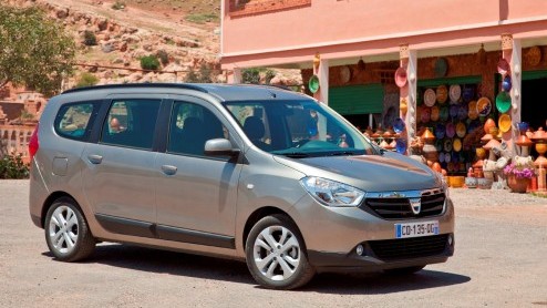 Een nieuwe zevenzits MPV aanbieden van het formaat Grand Scenic, de bagageruimte van een Espace maar met het prijskaartje van een Modus. Rara hoe kan dat? Dacia weet hoe: met de Lodgy! Dat willen we w