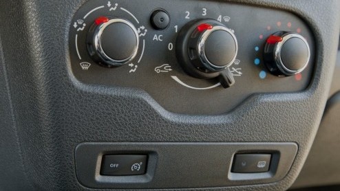 Een nieuwe zevenzits MPV aanbieden van het formaat Grand Scenic, de bagageruimte van een Espace maar met het prijskaartje van een Modus. Rara hoe kan dat? Dacia weet hoe: met de Lodgy! Dat willen we w