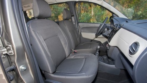 Een nieuwe zevenzits MPV aanbieden van het formaat Grand Scenic, de bagageruimte van een Espace maar met het prijskaartje van een Modus. Rara hoe kan dat? Dacia weet hoe: met de Lodgy! Dat willen we w