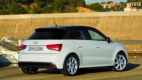 Na nog geen anderhalf jaar heeft de Audi A1 er een broertje bij, de A1 Sportback. Audi kennende staat die carrosserievariant voor mr ruimte en twee extra deuren. Hoe is dat in de nieuwe variant van