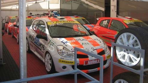 Op een regenachtig Circuit Park Zandvoort is het nieuwe A1 Grand Prix seizoen van start gegaan. Autovandaag was er natuurlijk bij. Jeroen Bleekemolen en Arie Luyendijk jr. gaan proberen de Nederlandse