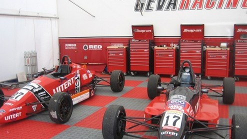 Op een regenachtig Circuit Park Zandvoort is het nieuwe A1 Grand Prix seizoen van start gegaan. Autovandaag was er natuurlijk bij. Jeroen Bleekemolen en Arie Luyendijk jr. gaan proberen de Nederlandse