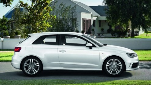 De nieuwe Audi A3 is over precies een maand te bestellen en staat vanaf augustus bij de dealer. Daarom maakt de importeur alvast prijzen bekend. Audi levert de nieuwe A3 vanaf 25.650 euro. Alle uitvoe