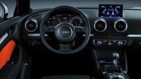 De nieuwe Audi A3 is over precies een maand te bestellen en staat vanaf augustus bij de dealer. Daarom maakt de importeur alvast prijzen bekend. Audi levert de nieuwe A3 vanaf 25.650 euro. Alle uitvoe