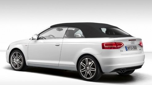 Het doek is eraf. De kap trouwens ook. We hebben het namelijk over de Audi A3 Cabriolet, die in tegenstelling tot de trend, gewoon een chique stoffen kap heeft. Goed om te weten is ook dat het merk he