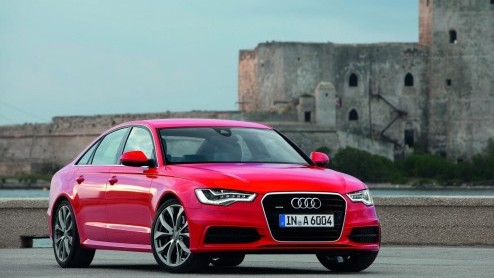 Audi wilt niet wachten op de AutoRAI en zet de splinternieuwe A6 alvast bij de dealer. De succesvolle zakensedan staat vanaf vandaag in de showroom met een vier- of zescilinder vanaf 46.900 euro.