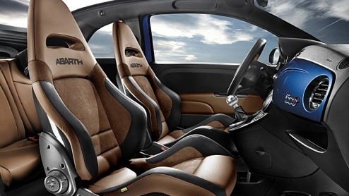 Abarth viert 150 jaar verenigd Itali met de 500 Cabrio Italia. Het is een exclusief uitgevoerd model waarvan er 150 stuks worden gebouwd. Twee exemplaren zijn voor de Nederlandse markt bestemd, bedoe