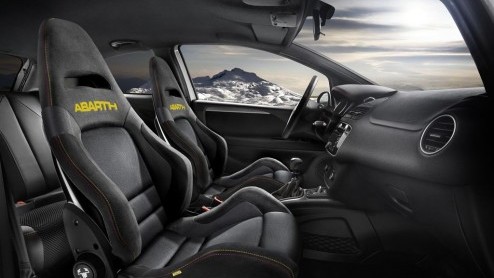 Aanstaande zondag 24 juni staat in het teken van Italia a Zandvoort, ht evenement dat zich richt op Italiaanse autos en lifestyle. Abarth is uiteraard van de partij en neemt drie Nederlandse primeur