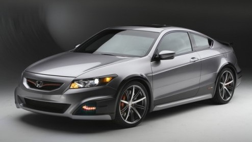 Honda heeft zojuist het doek van de Honda Accord Coup HF-S Concept afgehaald. Het merk laat met deze Accord zien wat sportiviteit inhoudt. Dat gaat verder dan een bodykit en verlaagd onderstel.