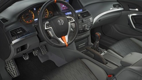 Honda heeft zojuist het doek van de Honda Accord Coup HF-S Concept afgehaald. Het merk laat met deze Accord zien wat sportiviteit inhoudt. Dat gaat verder dan een bodykit en verlaagd onderstel.
