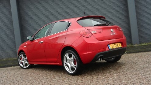 Autotest Alfa Romeo Giulietta 1.6 JTDm diesel met 20% bijtelling. Geteste uitvoering is een Limited Edition Sport met vele extra's.