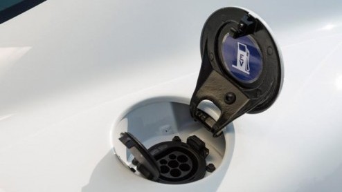 Bosch en Aston Martin hebben samen deze DB9 Plug-in Hybrid gebouwd. Een initiatief van Bosch, bedoeld om aan te tonen hoe hybridetechnologie de prestaties van een sportwagen kunnen verbeteren.