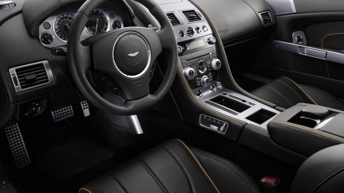 Aston Martin mag niet ontbreken op de Autosalon van Genve. Het prestigemerk is van de partij met een nieuw model; de Virage. Hij is ontwikkeld als Coupe en Cabriolet mag rekenen op heel veel power ui