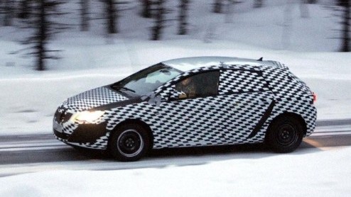 Met de nieuwe Volkswagen Golf VI onderweg, en de onlangs gefacelifte Ford Focus kan Opel niet achterblijven. Het merk komt met een geheel nieuwe Astra op de proppen, die naar verwachting een half jaar