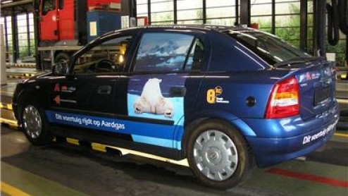 Dat autos omgebouwd kunnen worden om op LPG te rijden is al jaren bekend, maar nu hebben studenten van de Hanzehogeschool en het Alfa-College in Groningen de eerste auto ontwikkeld die achteraf omgeb