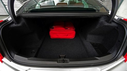 Momenteel maken we in Frankfurt kennis met de nieuwe Cadillac ATS, een sportsedan in een luxeverpakking die tegen de schenen van de Duitse concurrentie moet gaan schoppen. Hij is binnenkort leverbaar