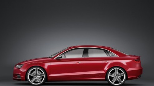 Audi maakt de A3 concept officieel. Hij debuteert als sedan, aangezien die carrosserievariant ook voor de compacte middenklasser is weggelegd. Bescheiden als de Duitsers zijn zit er een dijk van een v