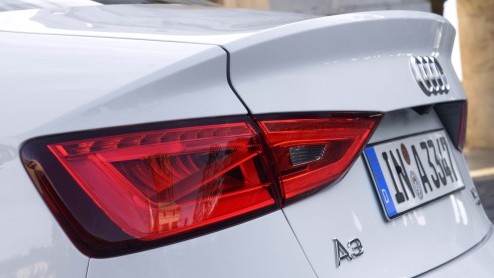 Autotest van Audi A3 Limousine, de nieuwe vierdeurs A3 Sedan die dit najaar bij de dealer staat. Iets sportiever dan de andere A3's, maar met een vleugje chique.