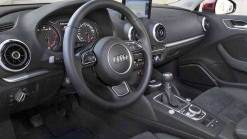 Autotest van Audi A3 Limousine, de nieuwe vierdeurs A3 Sedan die dit najaar bij de dealer staat. Iets sportiever dan de andere A3's, maar met een vleugje chique.