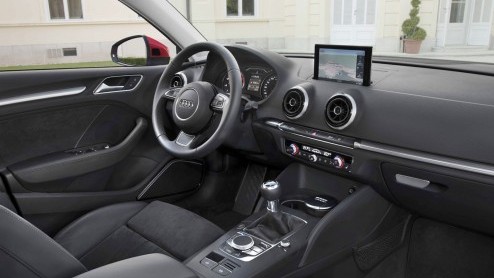 Autotest van Audi A3 Limousine, de nieuwe vierdeurs A3 Sedan die dit najaar bij de dealer staat. Iets sportiever dan de andere A3's, maar met een vleugje chique.