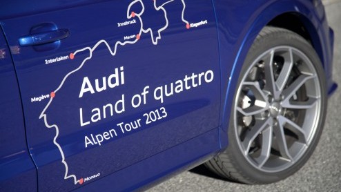 Audi kreeg 30 jaar geleden een dochter: quattro GmbH. Hier worden alle huidige RS-modellen ontwikkeld en gebouwd. Tijd voor een feestje met verschillende RS-modellen waaronder de nieuwe RS Q3.