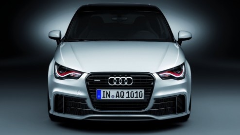 Geen RS1, maar gewoon Audi A1 quattro. De nieuwe supersportieve telg is nu digitaal officieel bekend gemaakt. In het voorjaar staat de 256 pk sterke A1 in Genve en vanaf de zomer kun je rijden. Meer 