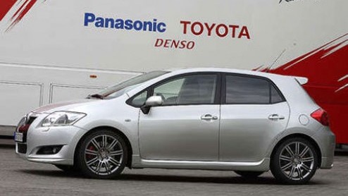 Sportieve diesels zijn tegenwoordig helemaal hot, hoewel ze niet op kunnen wegen tegen een hitsige benzinemotor. Toyota Motorsport GmbH probeert het in ieder geval wel, en komt met de Toyota Auris 2.2
