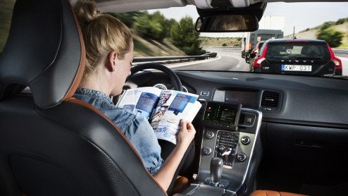 Autonoom rijden, het komt er aan, eerst als automatisch treintje rijden op de snelweg.