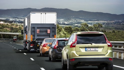 Autonoom rijden, het komt er aan, eerst als automatisch treintje rijden op de snelweg.