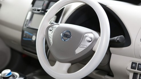Autonoom rijdende Nissan LEAF met Advanced Driver Assist System op verkenning in Japan. Voor 2020 moeten er autonoom rijdende Nissans op de markt komen.