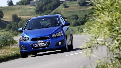 De Chevrolet Aveo zoals we die tot nu toe hebben gekend is bij ons nooit een hoogvlieger geweest. Het model was gebaseerd op de Daewoo Kalos en kon buiten zijn vriendelijke prijskaart niet echt potten