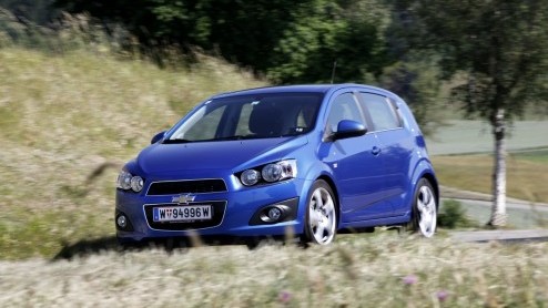 De Chevrolet Aveo zoals we die tot nu toe hebben gekend is bij ons nooit een hoogvlieger geweest. Het model was gebaseerd op de Daewoo Kalos en kon buiten zijn vriendelijke prijskaart niet echt potten