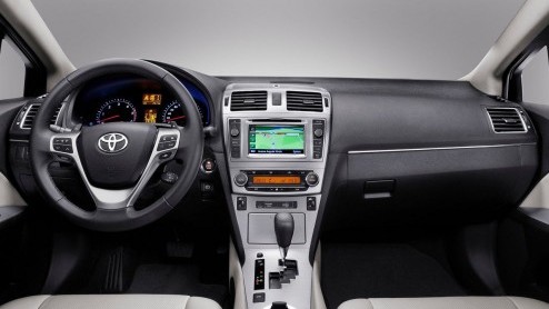 Voor Toyota is de IAA Frankfurt ook het moment om de vernieuwde Avensis te onthullen. Daarbij is zowel design, interieur, techniek en onderstel onder handen genomen. In oktober start de levering; prij
