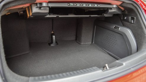 Autotest Volkswagen Beetle Cabriolet 1.4 TSI DSG Sport, een solide rijdende cabrio in een leuk jasje om lekker mee te toeren.