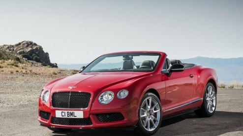 Bentley komt met een S-uitvoering van de Continental GT. Niet alleen de V8-krachtbron heeft een vermogensboost ondergaan, ook het uiterlijk wordt verder aangescherpt.