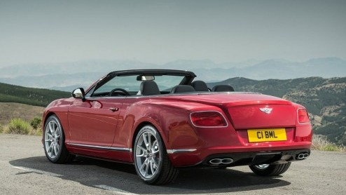 Bentley komt met een S-uitvoering van de Continental GT. Niet alleen de V8-krachtbron heeft een vermogensboost ondergaan, ook het uiterlijk wordt verder aangescherpt.