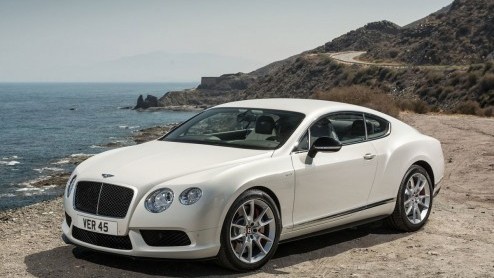 Bentley komt met een S-uitvoering van de Continental GT. Niet alleen de V8-krachtbron heeft een vermogensboost ondergaan, ook het uiterlijk wordt verder aangescherpt.