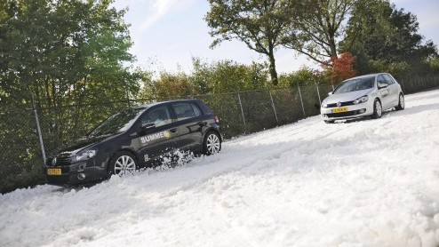 De winter komt er aan, dit weekend al! Misschien heb je zelf al wintercheck laten uitvoeren of winterbanden gemonteerd. n ding wordt toch meestal over het hoofd gezien; de carrosserie zelf. Hoe zorg
