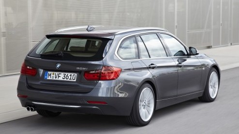 Meestal doet ze er in Mnchen wat langer over, maar ditmaal hebben ze de Touring al een half jaar na het verschijnen van de nieuwe BMW 3-serie Sedan klaar. Hij is een beetje gegroeid, maar vooral de b