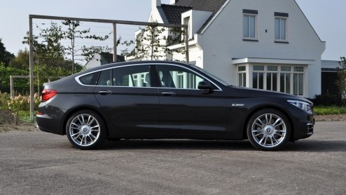 Autotest BMW 5 GT als 530d. BMW heeft de 5 Serie in het nieuw gestoken en ook de 5 Serie Gran Turismo ontkomt niet aan een facelift.