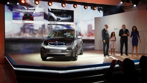 BMW i3 is mondiaal onthuld. Eerste elektrische BMW uit serieproductie, optioneel verkrijgbaar met range extender. Verkoop vindt plaats via BMW i agenten.