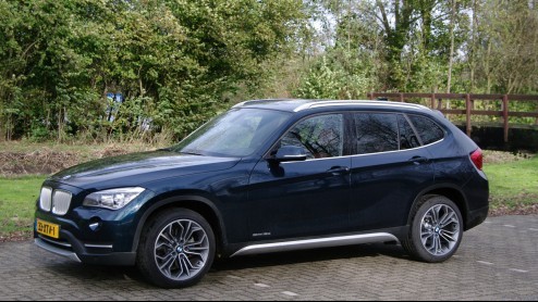BMW heeft de nu drie jaar bestaande X1 een facelift n een stel nieuwe motoren gegeven. Reden om de kennismaking eens te hernieuwen en wel met de X1 sDrive16d.