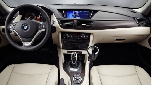 BMW heeft de nu drie jaar bestaande X1 een facelift n een stel nieuwe motoren gegeven. Reden om de kennismaking eens te hernieuwen en wel met de X1 sDrive16d.