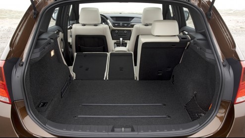 BMW heeft de nu drie jaar bestaande X1 een facelift n een stel nieuwe motoren gegeven. Reden om de kennismaking eens te hernieuwen en wel met de X1 sDrive16d.