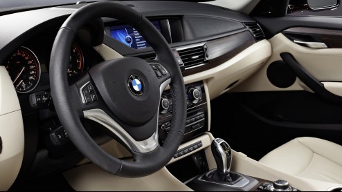 BMW heeft de nu drie jaar bestaande X1 een facelift n een stel nieuwe motoren gegeven. Reden om de kennismaking eens te hernieuwen en wel met de X1 sDrive16d.