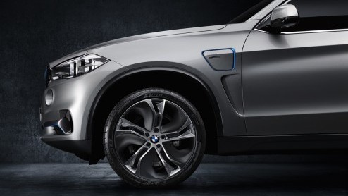 BMW X5 eDrive Concept ontwikkeld als plug-in hybride met viercilinder turbomotor en een elektromotor. Presentatie op IAA 2013.