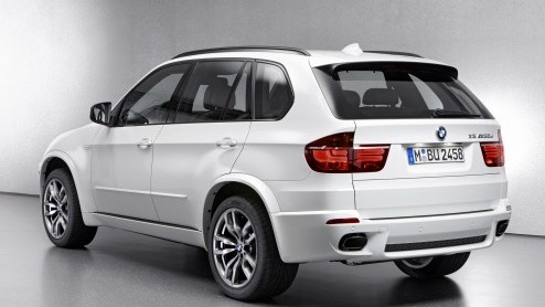 Veel fabrikanten proberen ieder gaatje in hun leveringsprogramma te dichten en BMW vormt daar bepaald geen uitzondering op. Met het nieuwe label M Performance schuiven ze nu een hele lijn tussen hun